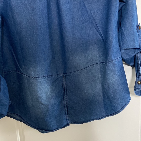 CHARLOTTE RUSSE JEAN BLOUSE Size medium - Picture 9 of 11